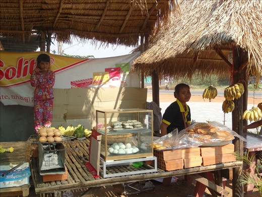 Lunch bus stop - yummy banana and coconut frittes followed by fresh pineapple