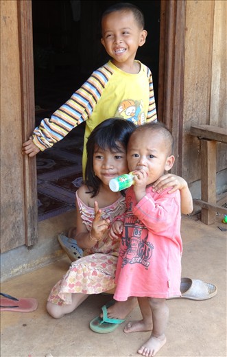 Young children in SenMonorom