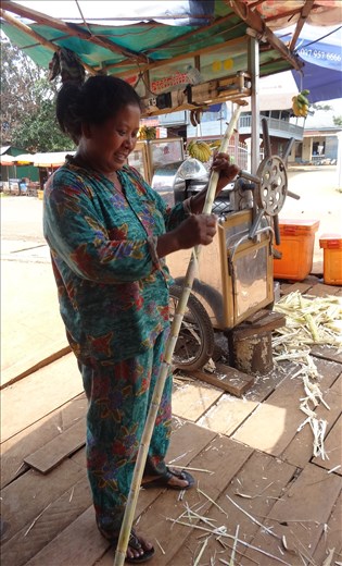 My favourite sugar cane juice lady - no additives at all and so fresh