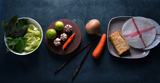 Prepare ingredients including:
A piece of fried tofu or just tofu and you can fry it slightly later
1 carrot
1 manioc
Garlic
Lemon
Chilli
Cooking oil
Salt, pepper and sugar
Wads of rice paper
Soy sauce
Mixed fresh vegetable (lecture, basil, sweet potato buds, perilla...)

