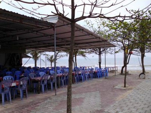 plenty of seating - empty restaurants