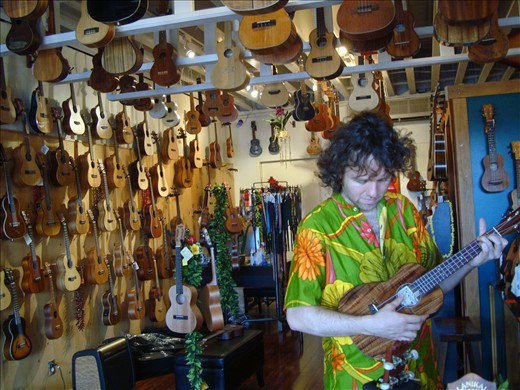 Uke Shopping, North Shore, Oahu 12-15-12