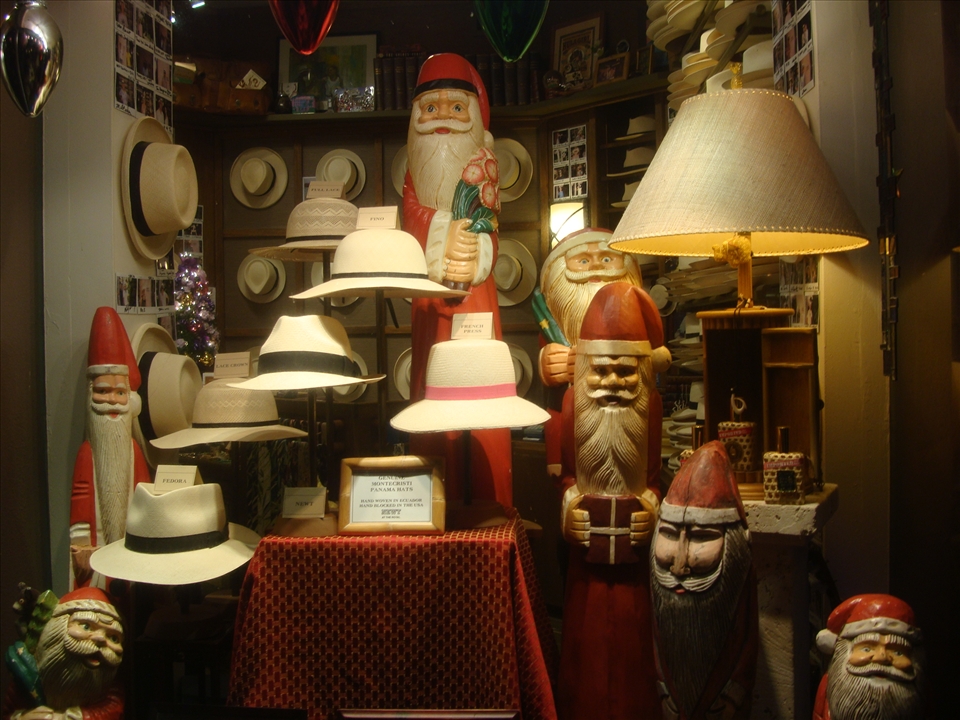 Christmas Hat Window, Royal Hawaiian Hotel, Waikiki 12-17-12