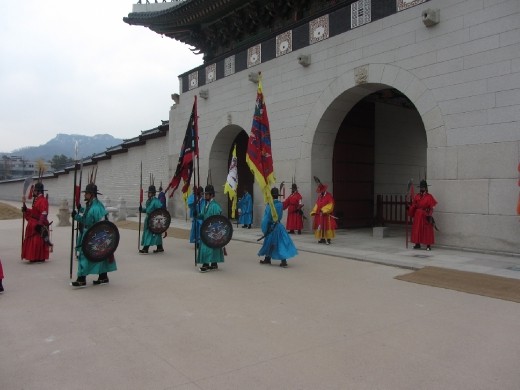 Gyeongbokgung Palace 경복궁 Royal guards.