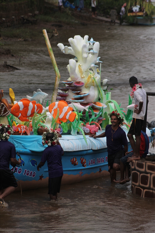 Float where creative heads display their art work
