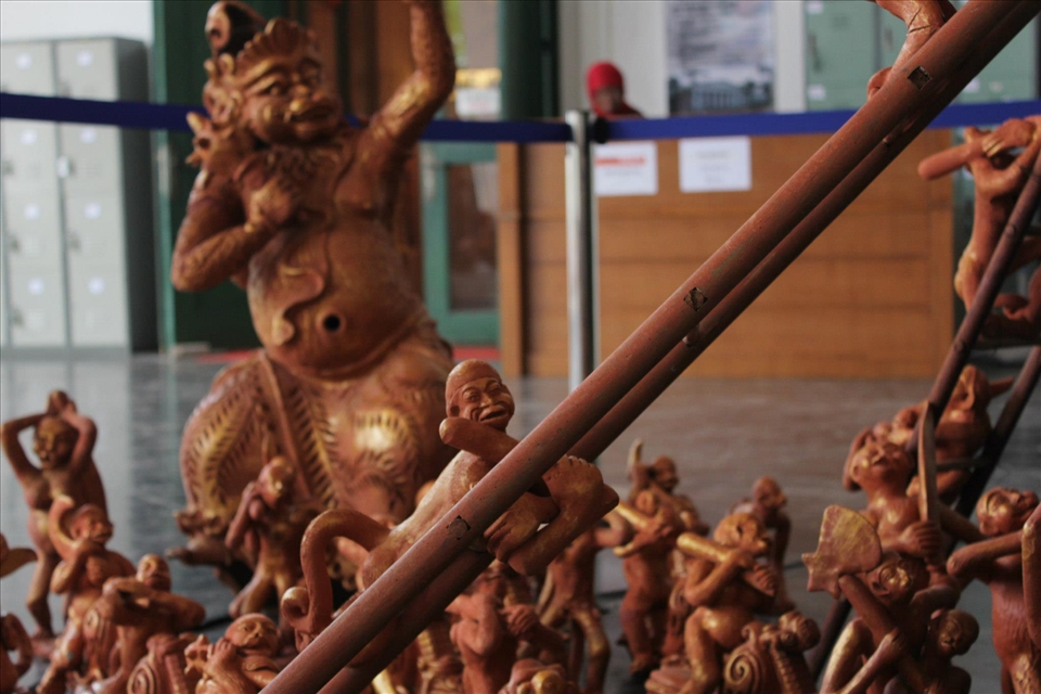 exhibition inspired by Ramayana story, emotions of a happy old man in wood form