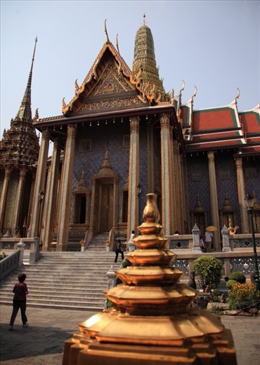 A cluster of buddha temples occupy a major part of the Kings palace grounds in Bangkok where monks journey from  across all parts of thailand to come a mediate and pray,this complex was built by Buddha Yodfa Chulaloke back in 1782