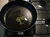Infusing garlic in olive oil: by gracienne, Views[472]