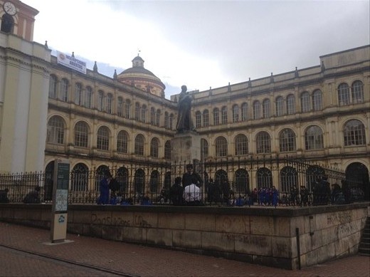 Colegio Mayor de San Bartolomé, Plaza de Bolivar 