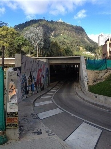 An underpass that branches off La Séptima 