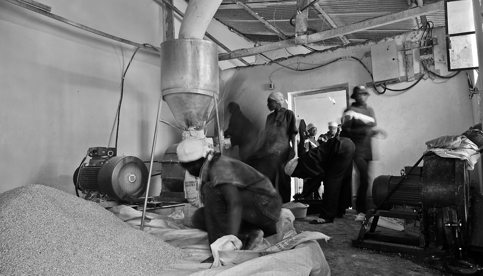 These students were milling the maïze to flour. The actual end product.
This machine was build by one of the teachers and you will only find one in whole Gisenyi.
