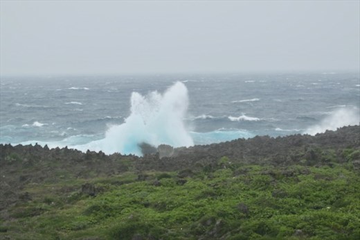 Pounding surf, Shiratori-Xaki Park, Miyakojima