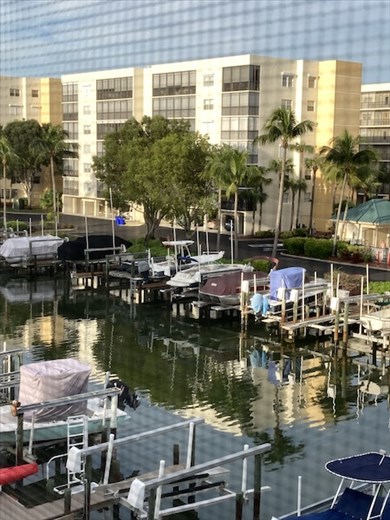 Royal Pelican Marina