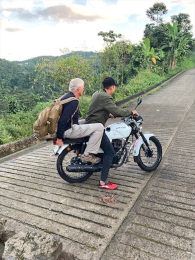 John gets a lift, Benito Juarez