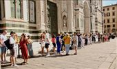 Waiting in the hot sun, Piazza Duomo: by graynomadsusa, Views[288]