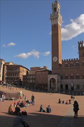Catching some rays, Il Campo with City Hall and Bell Tower: by graynomadsusa, Views[248]