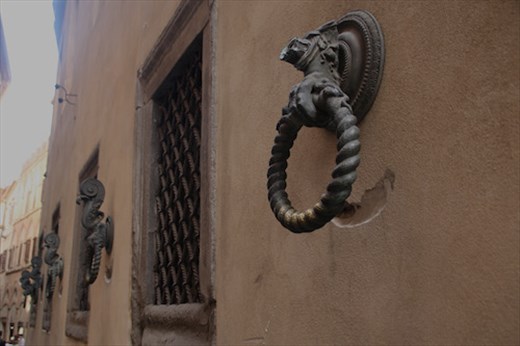 Hitching rings for horses, Siena