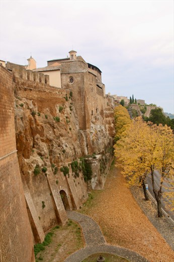 Looking Over the Walls, Orvieto
