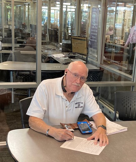 Paul signs at the X, Arizona Jeep dealer