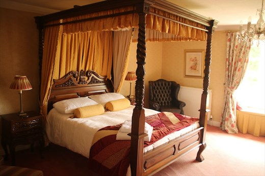 Poor man's Downton Abbey, Willesleigh Manor House