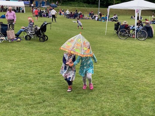 Friends don't let friends stand in the rain, Jubilee Day in Shrewton