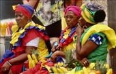 Cartagena women waiting for the cruise ship: by graynomadsusa, Views[301]