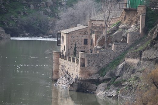 Waterfront villa on Tagus River