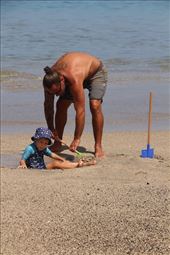 Tahitian locals enjoying the beach: by graynomadsusa, Views[221]