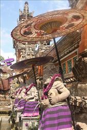 Guarding the Entrance, Taman Saraswati: by graynomadsusa, Views[284]