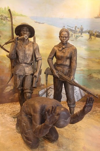 History is written by the Victors, Hien Luong Bridge