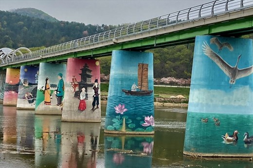 Bridge across the Hyeogsandang River, Gyeongju