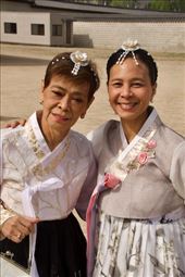Women of a Certain Age in Hanbok costume, Gyeongbobgung Palace: by graynomadsusa, Views[202]