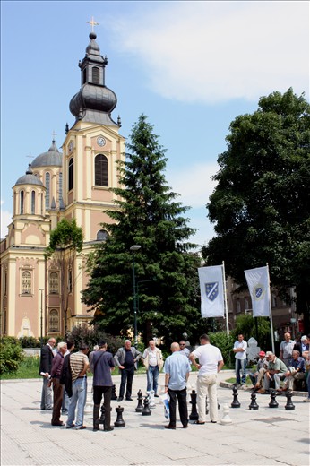 Celebrating Llife and playing chess in Trg Oslobodenja