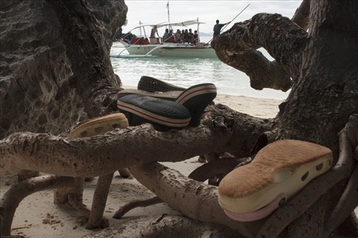 The Calamianes Group of Islands, about an hour’s ride from Coron by boat, is the ancestral domain of the Tagbanua tribe. Banol Beach is one of the few pocket beaches in the area where travellers are allowed to set foot and enjoy the white sands and clear waters.