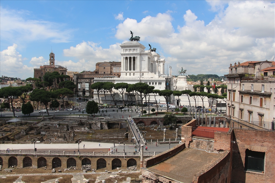 Walking through the Old Roman Ruins of Rome