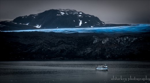 A small tour boat in Glacier Bay