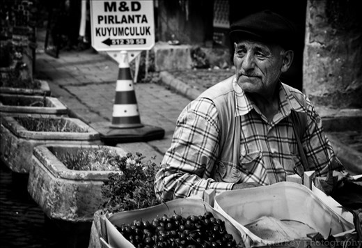An elderly man sells cherries at The Grand Bazaar