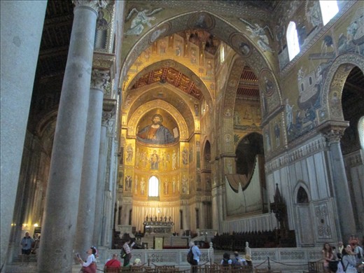 Monreale, competencia de la Palatina. La iglesia con más oro en sus paredes.