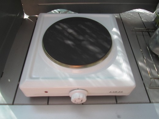 Se acabó el gas... Las bombonas aquí no son compatibles. Nos pasamos a la placa. En 10 años tendremos vitro...