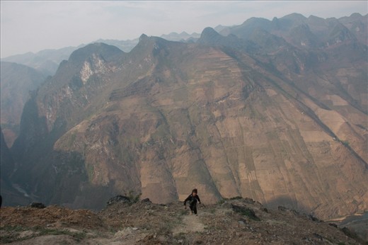Looking for green fodder (Ha Giang, Vietnam)
More than 1000 m above the Nho Que river in Ha Giang (Vietnam) I met a boy from the Lô Lô ethnic minority. He had a reaping knife in his hand looking for green fodder. For that he has to take a long arduous way, because the steep precipices are deforested and devasted. 
