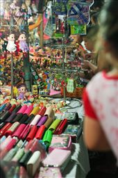 Most popular things sold here are souvenirs and handicrafts. : by haitran, Views[632]