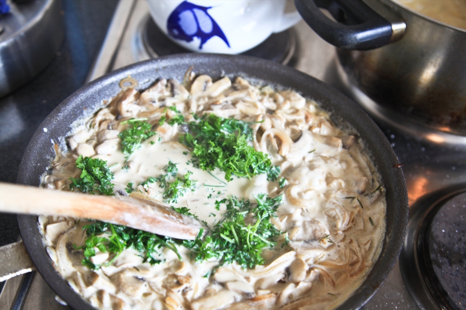 add that parsley in and brown the sauce!