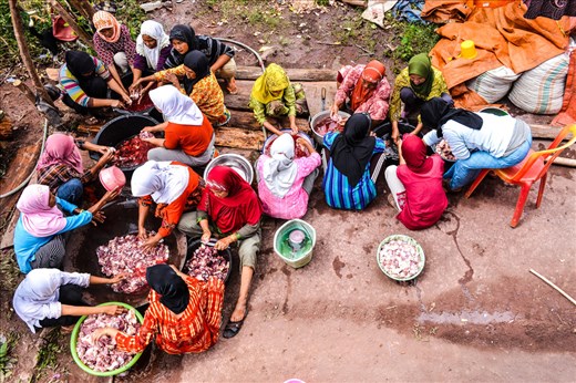 Mutual Cooperation in Indonesia welcoming Idul Fitri