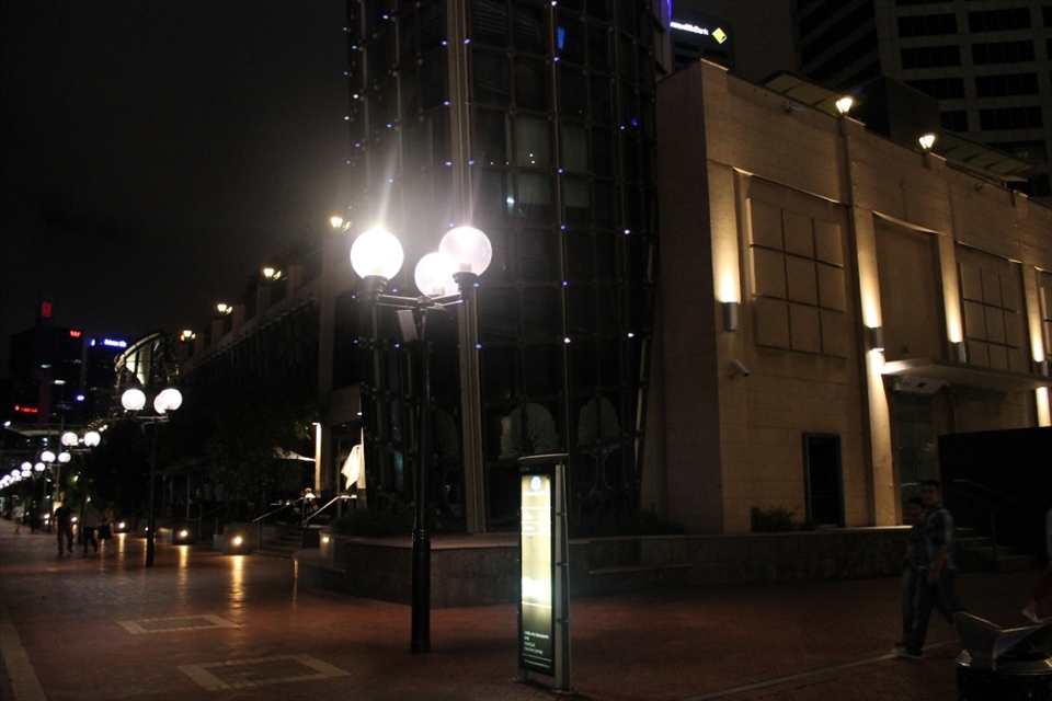 Guess where? This is the opposite side of Darling Harbor. People usually taking the 'Novotel side', I do actually, but when I'm turn on, another beautiful angel say hi to me.