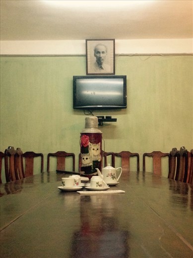 Located in a bunker in the heart of the citadel is the former headquarters of the Northern Vietnamese army, located here between 1954 and 1975. Strategic maps with arrows hung on the wall.