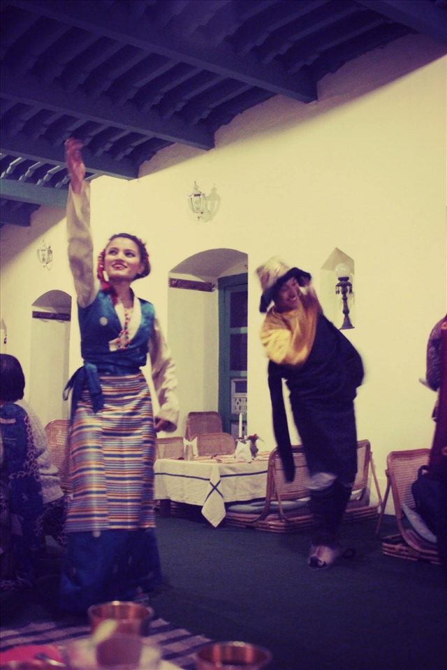 tradicional dancing at the restaurant 