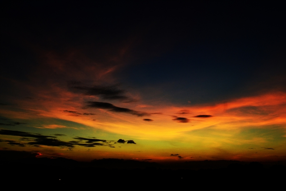 I love when nature plays with the sky.. 