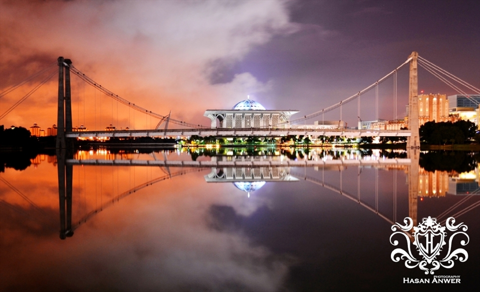 Night photography with a couple of friends.. few touches and... wooosum