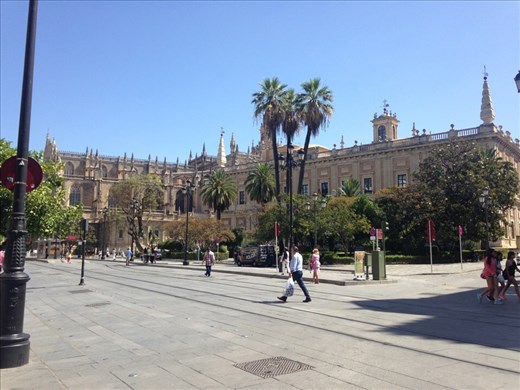 Archivo de Indias (lighter, right) and Catedral de Sevilla (darker, left)