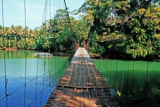 Suspension bridge, the other side of batukaras